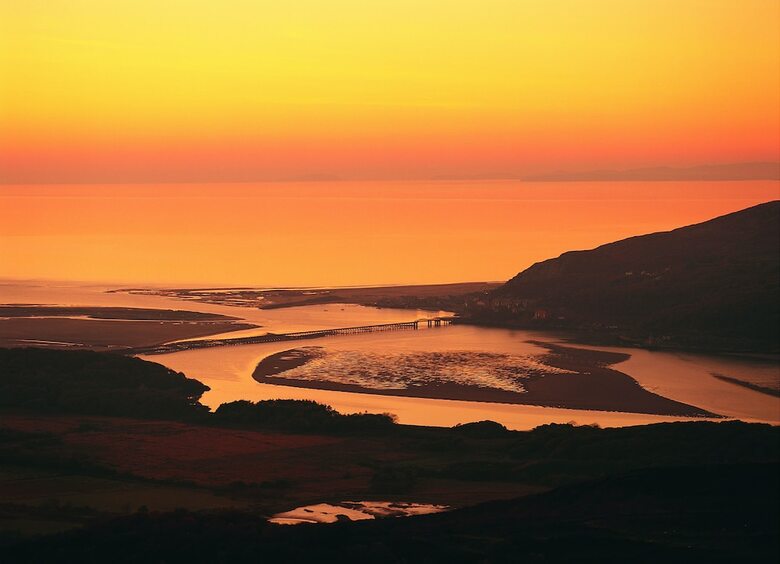 Large House Sleeps 12 - 10 Mins To Barmouth Beach