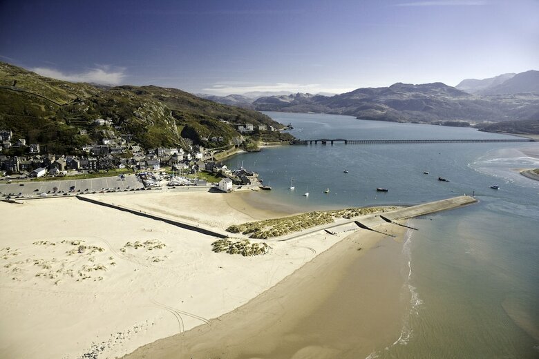 Large House Sleeps 12 - 10 Mins To Barmouth Beach