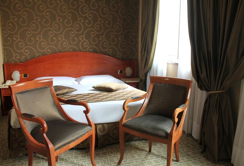 Hotel Mozart(.)