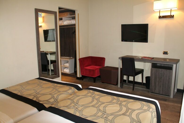 Hotel Mozart(.)