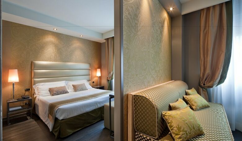Hotel Mozart(.)