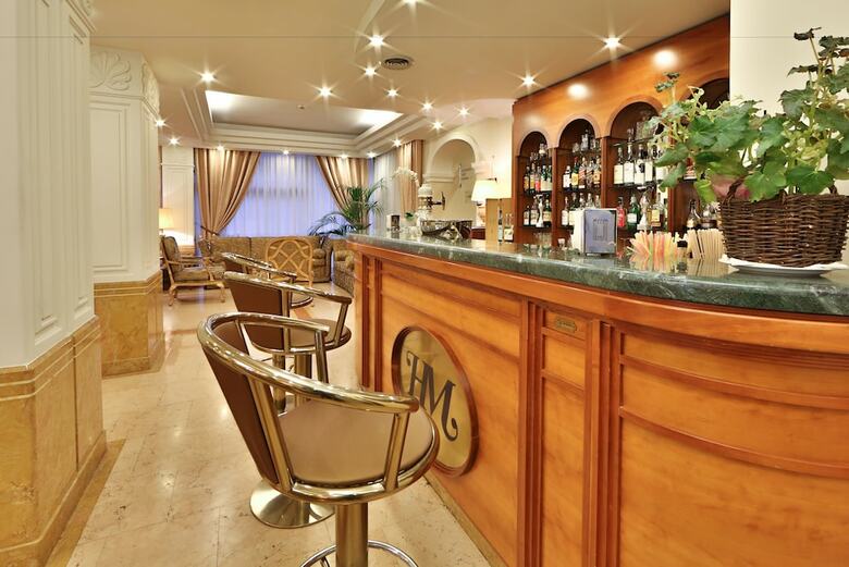 Hotel Mozart(.)