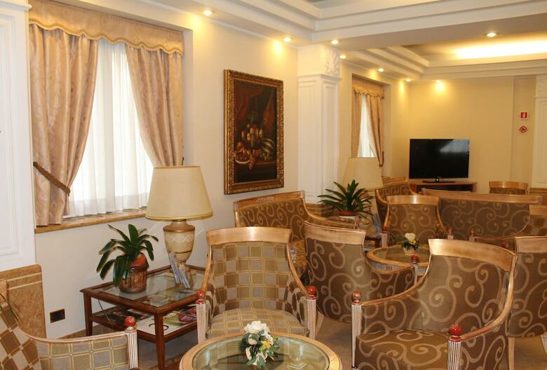 Hotel Mozart(.)