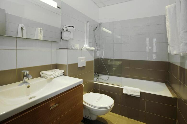 Hotel Kyriad Avignon (.)