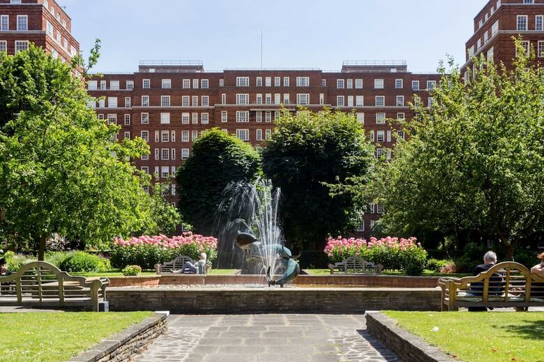 Aparthotel Dolphin House Serviced Apartments