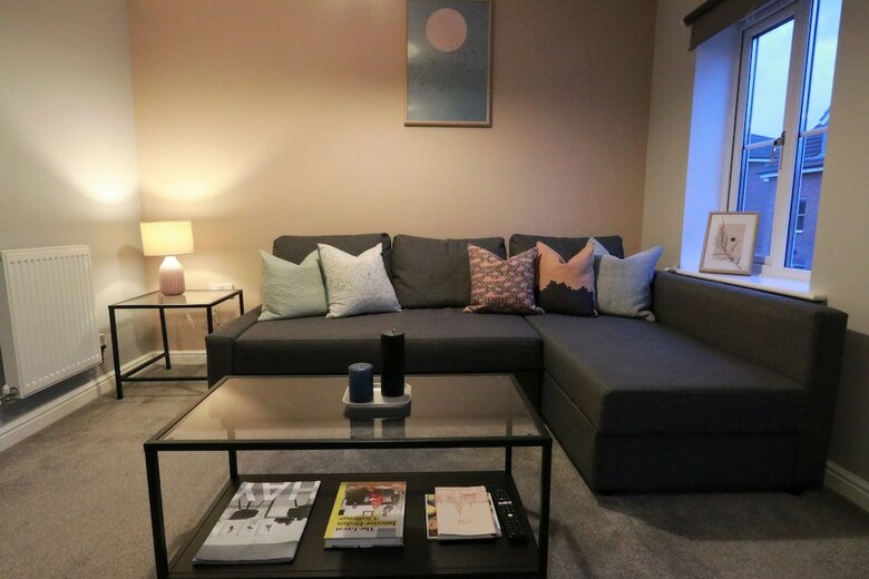 Spacious Townhouse - Netflix & Parking