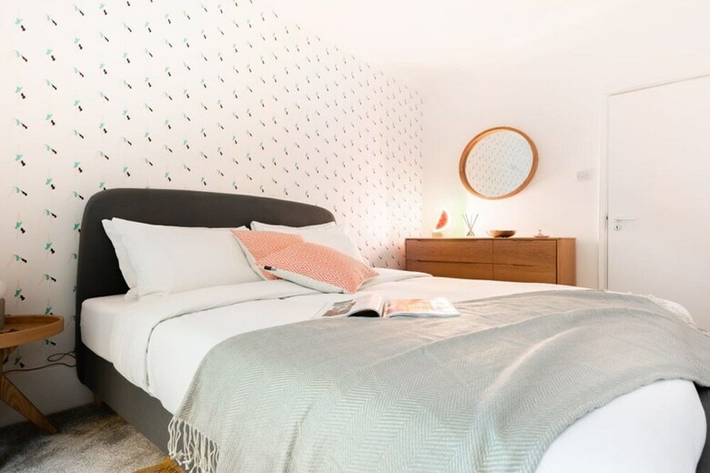 The Kensington Grove - Stylish 2bdr Flat With Private Patio