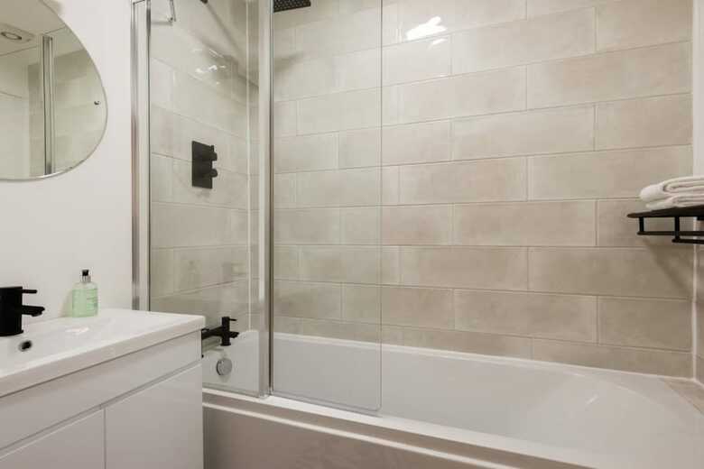 The Kensington Grove - Stylish 2bdr Flat With Private Patio
