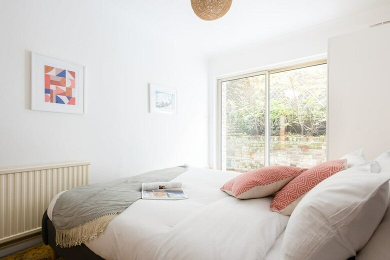 The Kensington Grove - Stylish 2bdr Flat With Private Patio