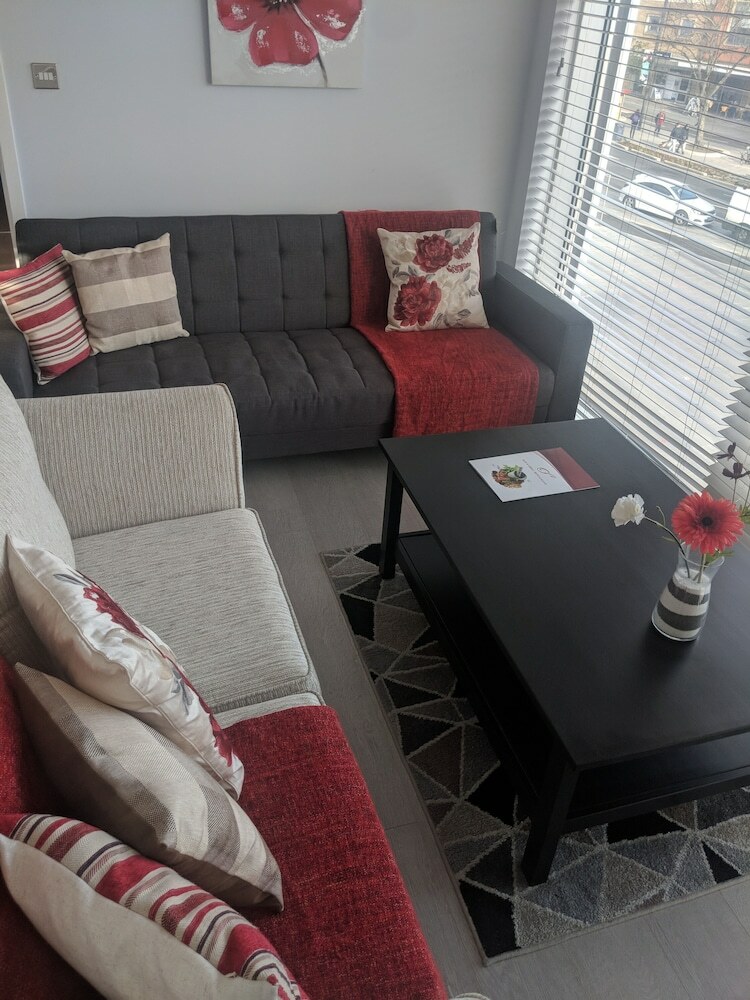 Lt Grove Apartment - Stratford