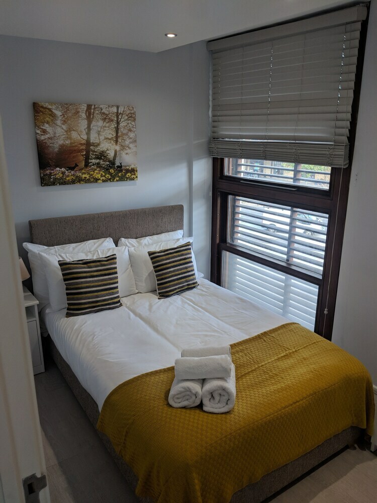 Lt Grove Apartment - Stratford