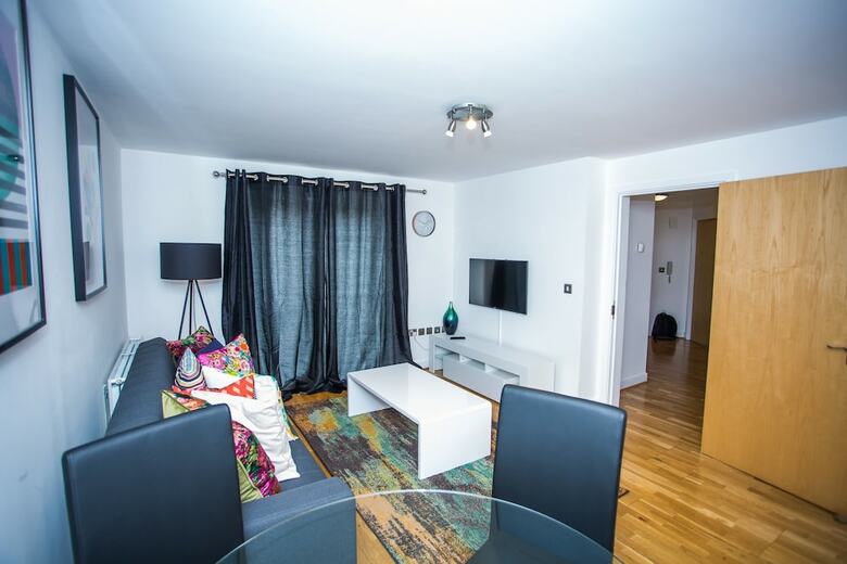 Superior 2 Bedroom Apartments