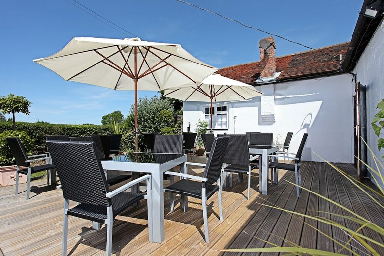Cornfields Hotel & Restaurant
