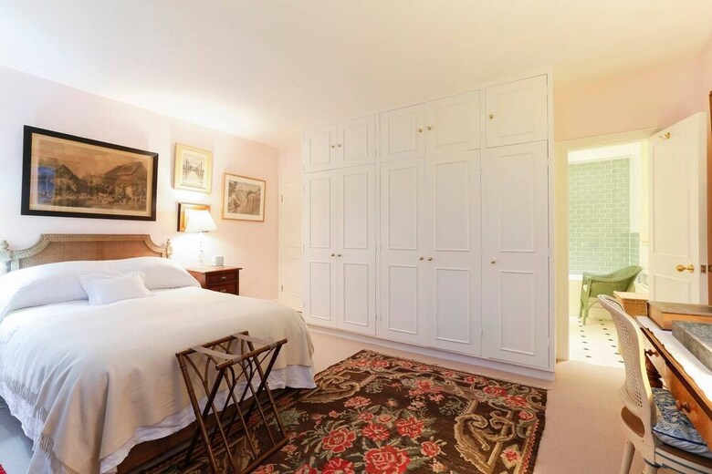 Attractive Chelsea Apartment Sleeps 4