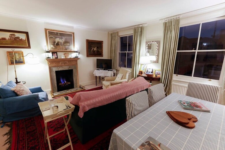 Attractive Chelsea Apartment Sleeps 4