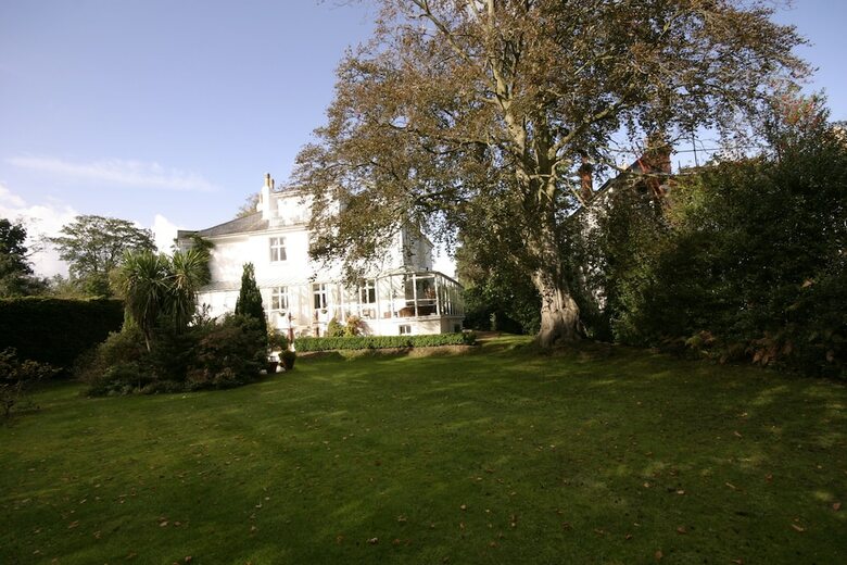 Fines Bayliwick Hotel