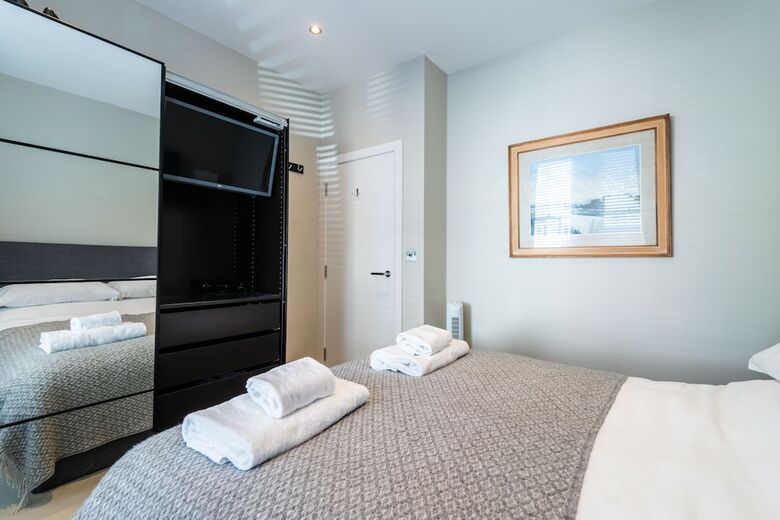 Stylish Fulham Home Close To The River Thames