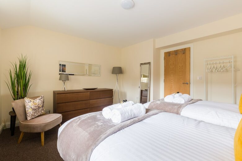 Stayford Apartments - Meriden - Near Nec