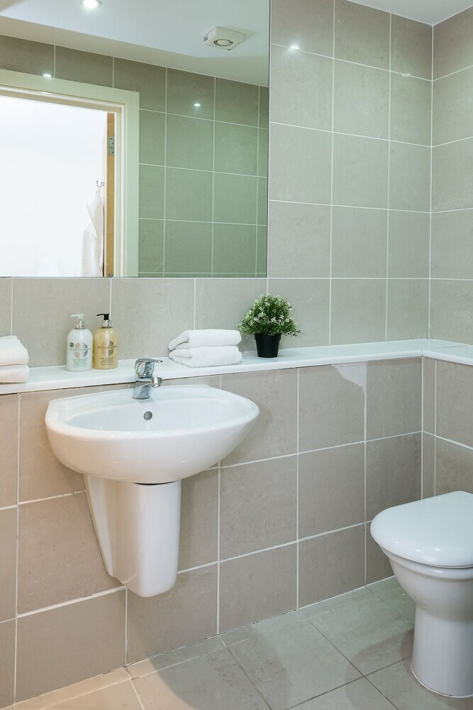 Apartamentos Spacious 2 Bed - Battersea High Street