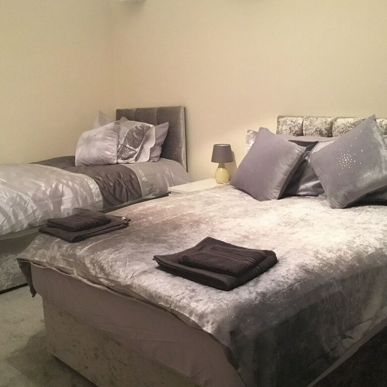 Paisley Central Luxury Rooms & Apartment