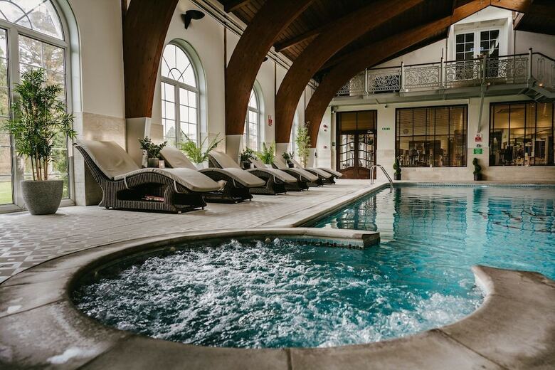 Rowton Hall Hotel And Spa