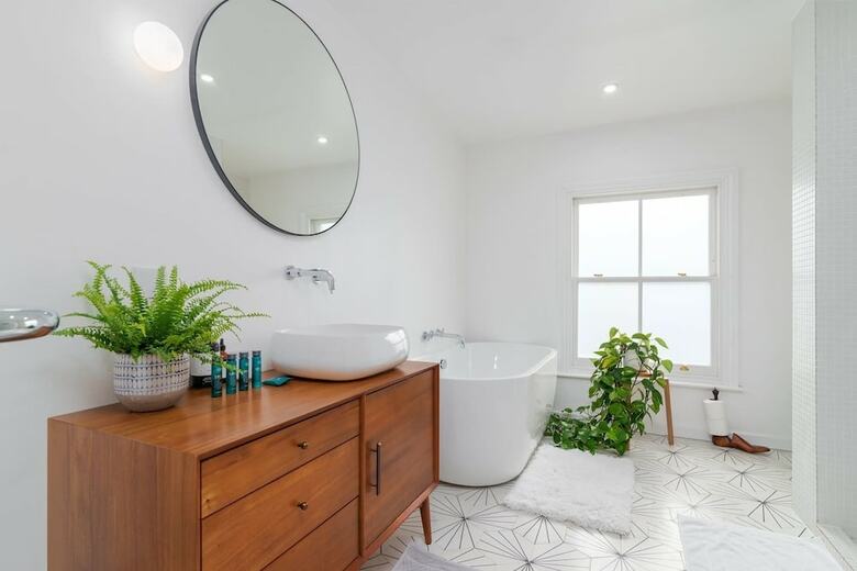 Charming 3br Home In East London W/terrace