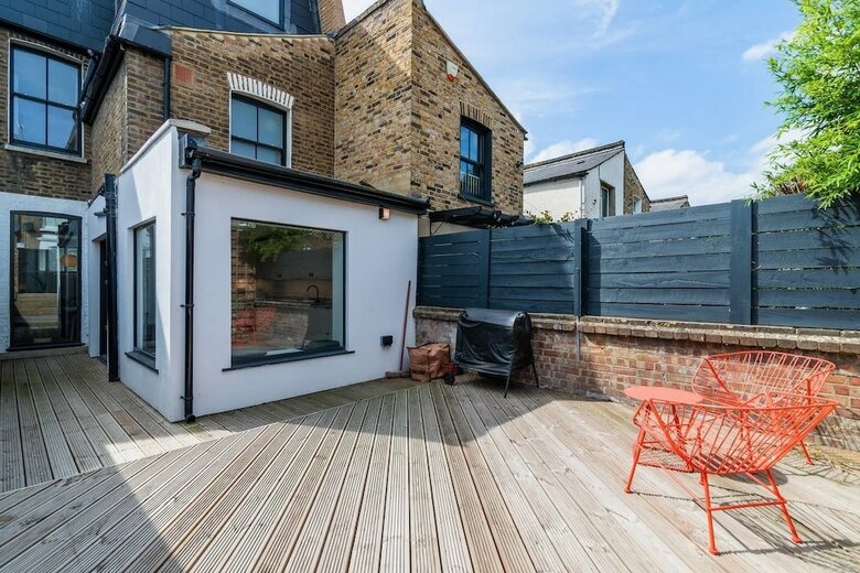 Charming 3br Home In East London W/terrace