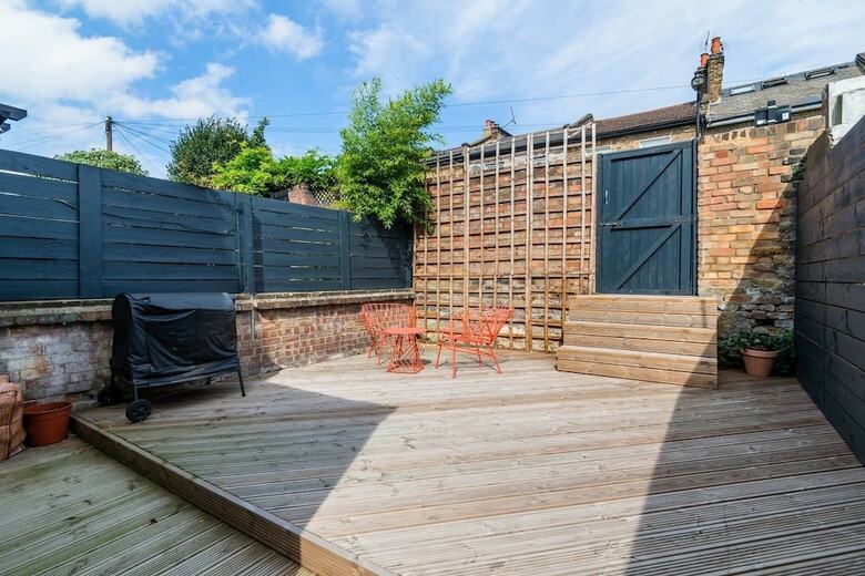 Charming 3br Home In East London W/terrace