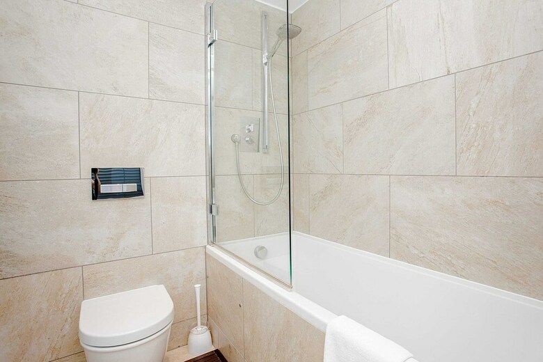 Exquisite 2 Bedroom Apartment In Bank