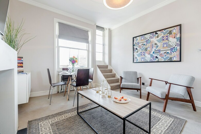 Kensington Apartment With Terrace