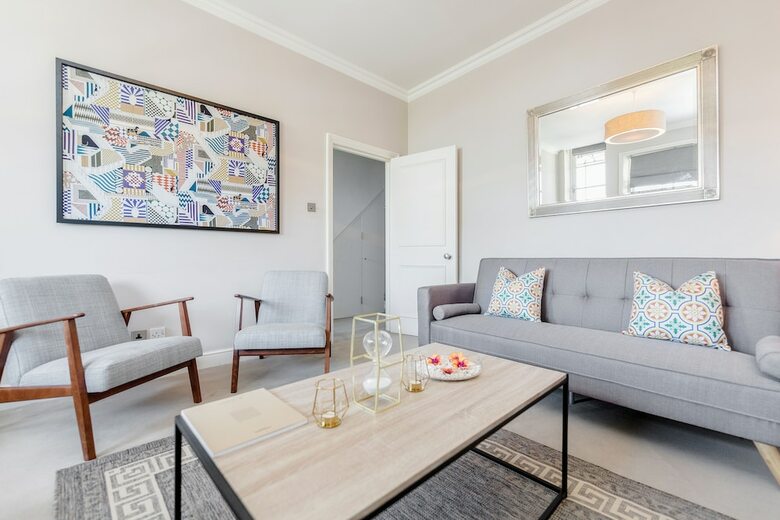 Kensington Apartment With Terrace