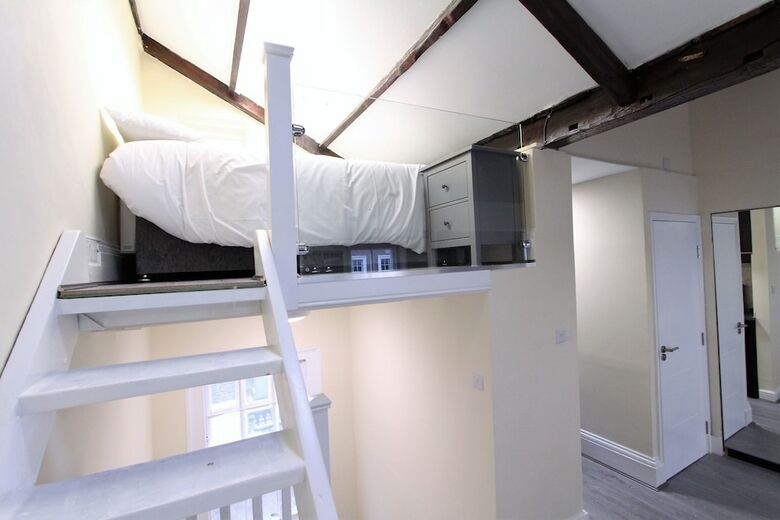 Stunning Loft Apartment In Knightsbridge