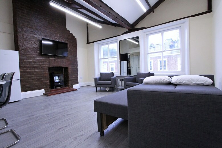 Stunning Loft Apartment In Knightsbridge