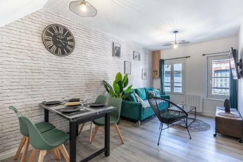 Vert D'hotes - Charming Renovated Apartment - Downtown - Wifi -