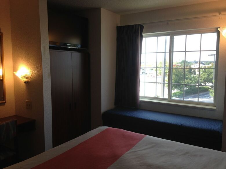 Motel 6 Olathe, Ks
