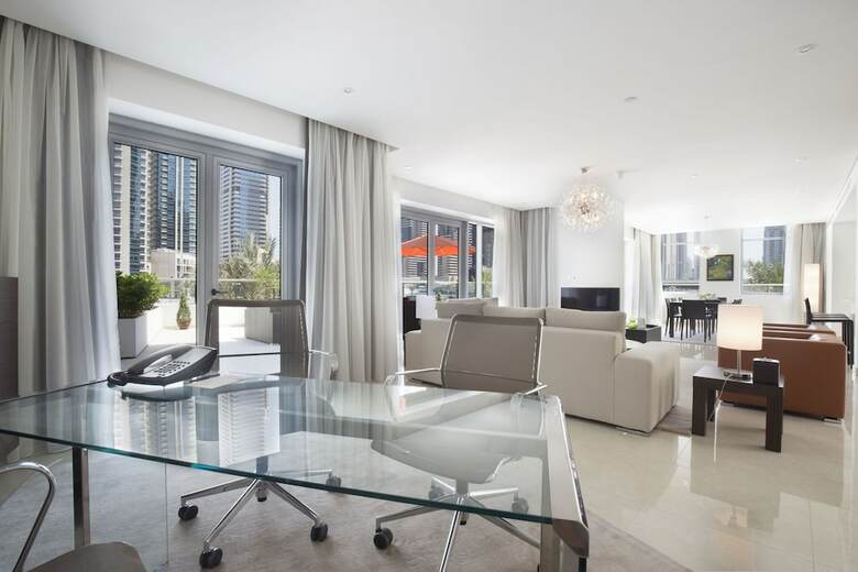 Avenue Hotel