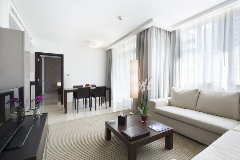 Avenue Hotel