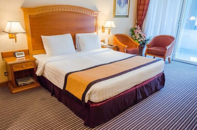 Avenue Hotel