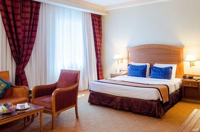 Avenue Hotel