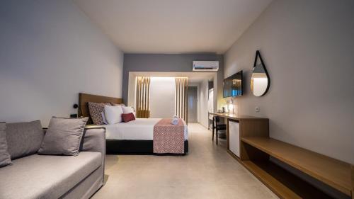 Hotel Harmony Crest Resort
