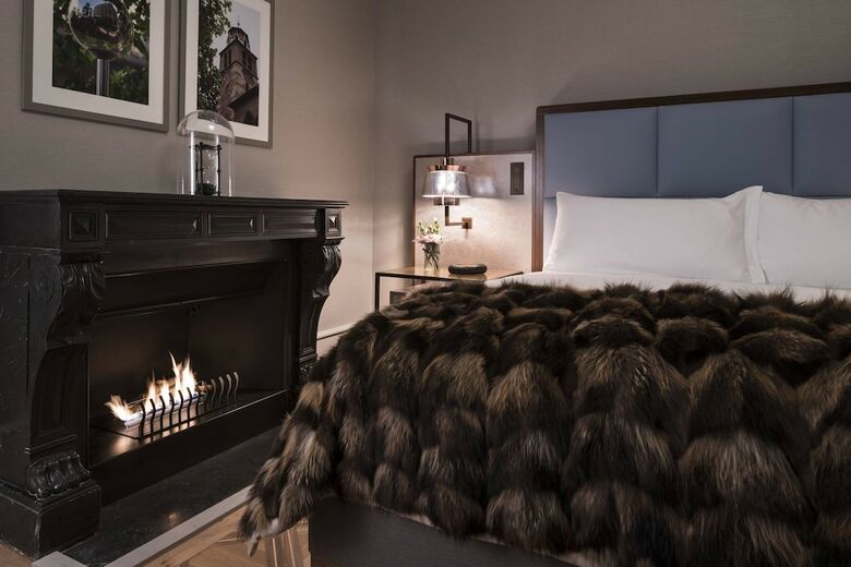 The Ritz-carlton Hotel de La Paix