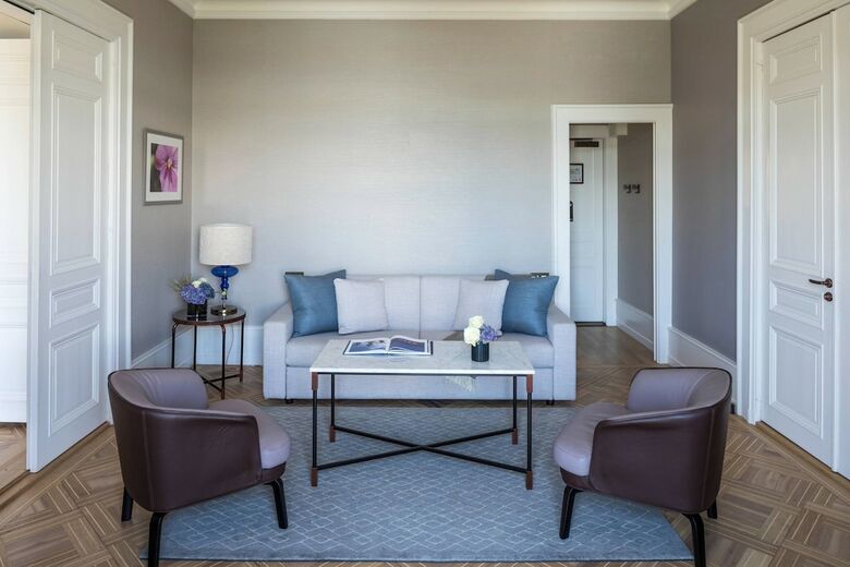 The Ritz-carlton Hotel de La Paix