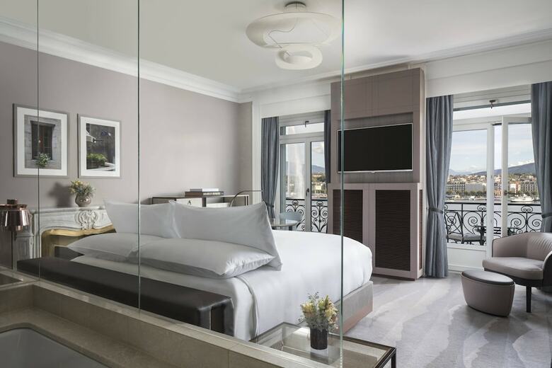 The Ritz-carlton Hotel de La Paix