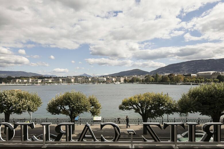 The Ritz-carlton Hotel de La Paix