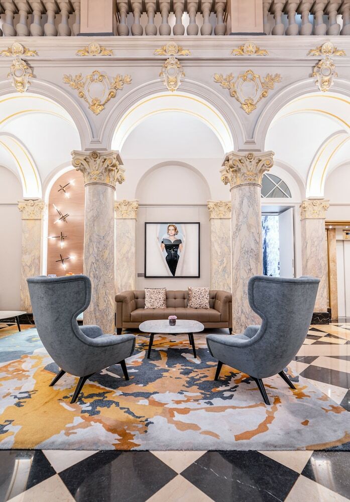The Ritz-carlton Hotel de La Paix