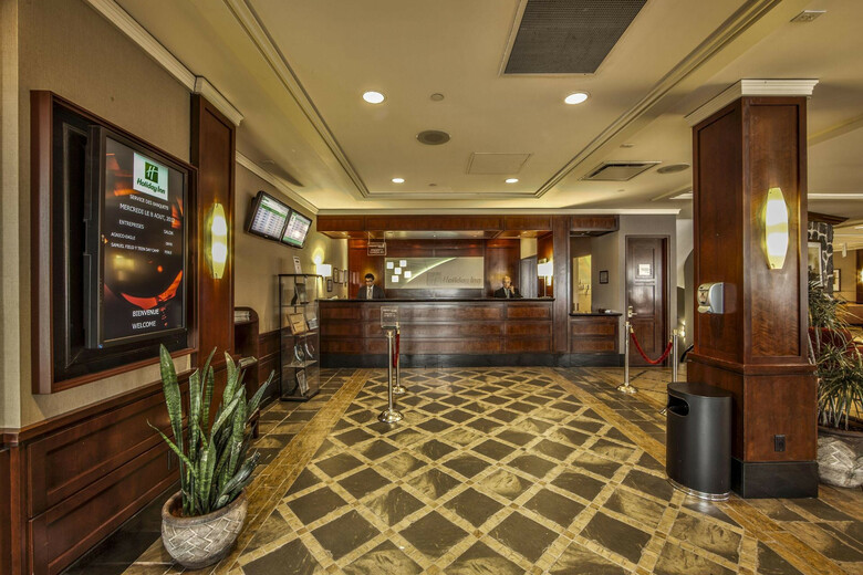 Hotel Holiday Inn Montreal Airport