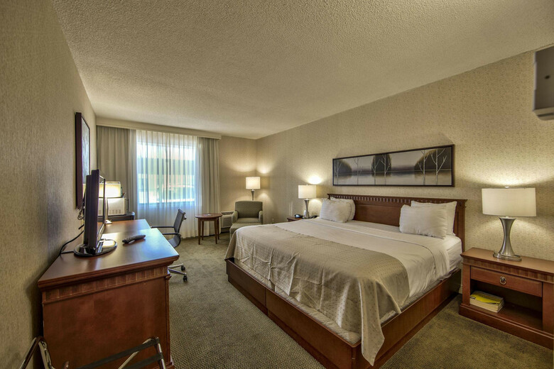 Hotel Holiday Inn Montreal Airport
