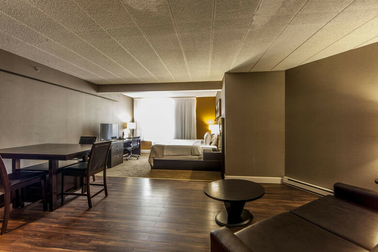 Hotel Holiday Inn Montreal Airport