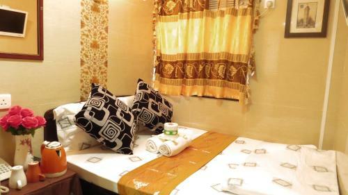 Hostal Day And Night Hotel