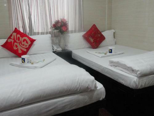 Hostal Day And Night Hotel